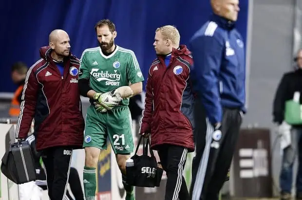 Lars Røpke Nielsen som fysioterapeut for FC København